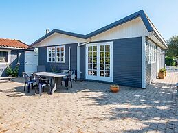 6 Person Holiday Home in Grenaa-by Traum