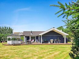 8 Person Holiday Home in Nexo-by Traum