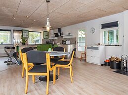 8 Person Holiday Home in Hemmet