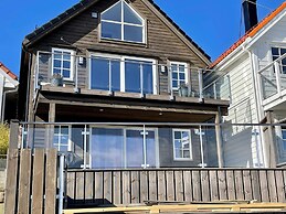 7 Person Holiday Home in Urangsvag