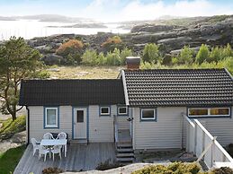 6 Person Holiday Home in Bovallstrand-by Traum