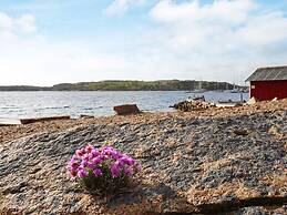 6 Person Holiday Home in Bovallstrand-by Traum