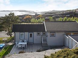6 Person Holiday Home in Bovallstrand-by Traum