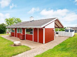 6 Person Holiday Home in Aabenraa-by Traum
