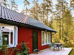 6 Person Holiday Home With Garden