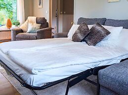 6 Person Holiday Home With Garden