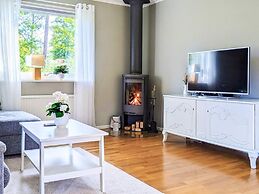 6 Person Holiday Home With Garden-by Traum