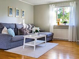 6 Person Holiday Home With Garden-by Traum