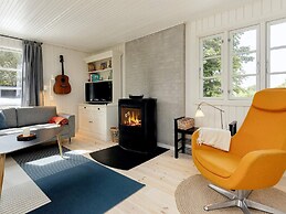 6 Person Holiday Home in Mern-by Traum