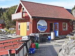 6 Person Holiday Home in Bud-by Traum