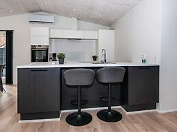 Luxury Lakeside Retreat-by Traum