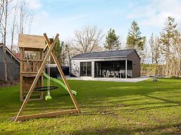 Luxury Lakeside Retreat-by Traum