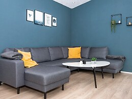 Luxury Lakeside Retreat-by Traum