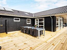 12 Person Holiday Home in Ebeltoft-by Traum