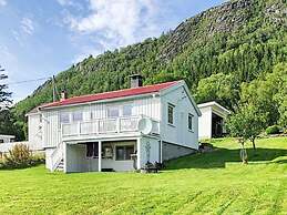 6 Person Holiday Home in Averoy