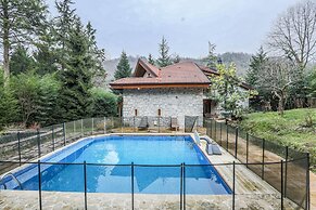 Spacious Private Villa With Pool in Sile