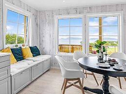 6 Person Holiday Home in Bindalseidet