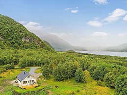 6 Person Holiday Home in Bindalseidet