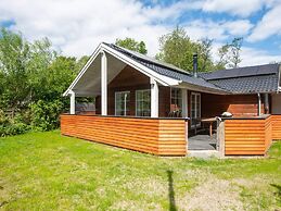 Enchanting Cottage With Whirlpool-by Traum