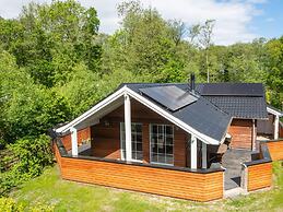 Enchanting Cottage With Whirlpool-by Traum