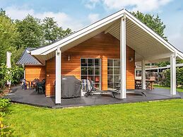 Enchanting Cottage With Whirlpool-by Traum