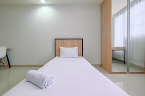 Minimalist Studio Room At Evenciio Margonda Apartment