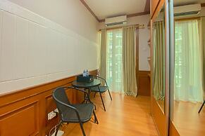 Comfy And Minimalist 1Br Apartment At Woodland Park Residence