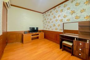 Comfy And Minimalist 1Br Apartment At Woodland Park Residence