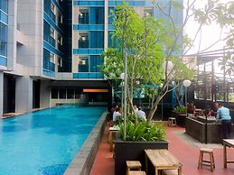 Elegant And Comfortable Studio At Tamansari The Hive Apartment