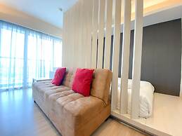 Elegant And Comfortable Studio At Tamansari The Hive Apartment