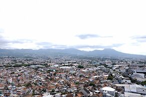 Good Choice 2Br Apartment At Gateway Ahmad Yani Cicadas