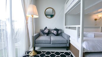 Modern Classic Studio At West Vista Apartment