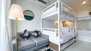 Modern Classic Studio At West Vista Apartment