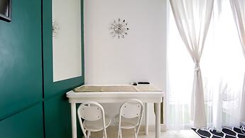 Modern Classic Studio At West Vista Apartment