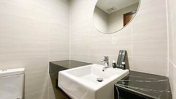 Cozy Living And Warm Studio Apartment At West Vista