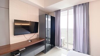 Cozy Living And Warm Studio Apartment At West Vista