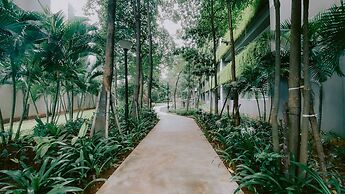 Cozy Living And Warm Studio Apartment At West Vista