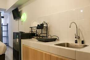 Comfy And Simply Studio Tokyo Riverside Pik 2 Apartment