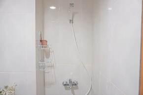 Comfy Studio At 2Nd Floor Evenciio Margonda Apartment