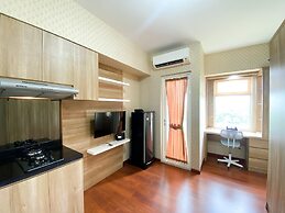 Cozy Stay Studio Room At Springlake Summarecon Bekasi Apartment