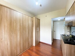 Cozy Stay Studio Room At Springlake Summarecon Bekasi Apartment
