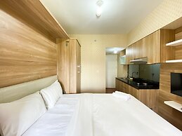 Cozy Stay Studio Room At Springlake Summarecon Bekasi Apartment