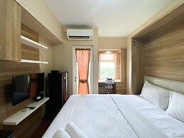 Cozy Stay Studio Room At Springlake Summarecon Bekasi Apartment