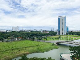 Cozy Stay Studio Room At Springlake Summarecon Bekasi Apartment