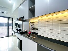 Cozy Stay Studio At Sayana Bekasi Apartment
