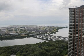 Elegant And Warm 1Br At Gold Coast Apartment