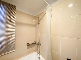 Cozy And Minimalist 2Br At 8Th Floor The Oasis Cikarang Apartment