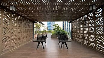 Homey And Spacious 2Br At Samara Suites Apartment