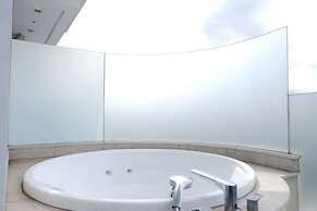 Best Deal Studio Room With Private Jaccuzi At Art Deco Apartment