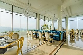 Best Deal Studio Room With Private Jaccuzi At Art Deco Apartment